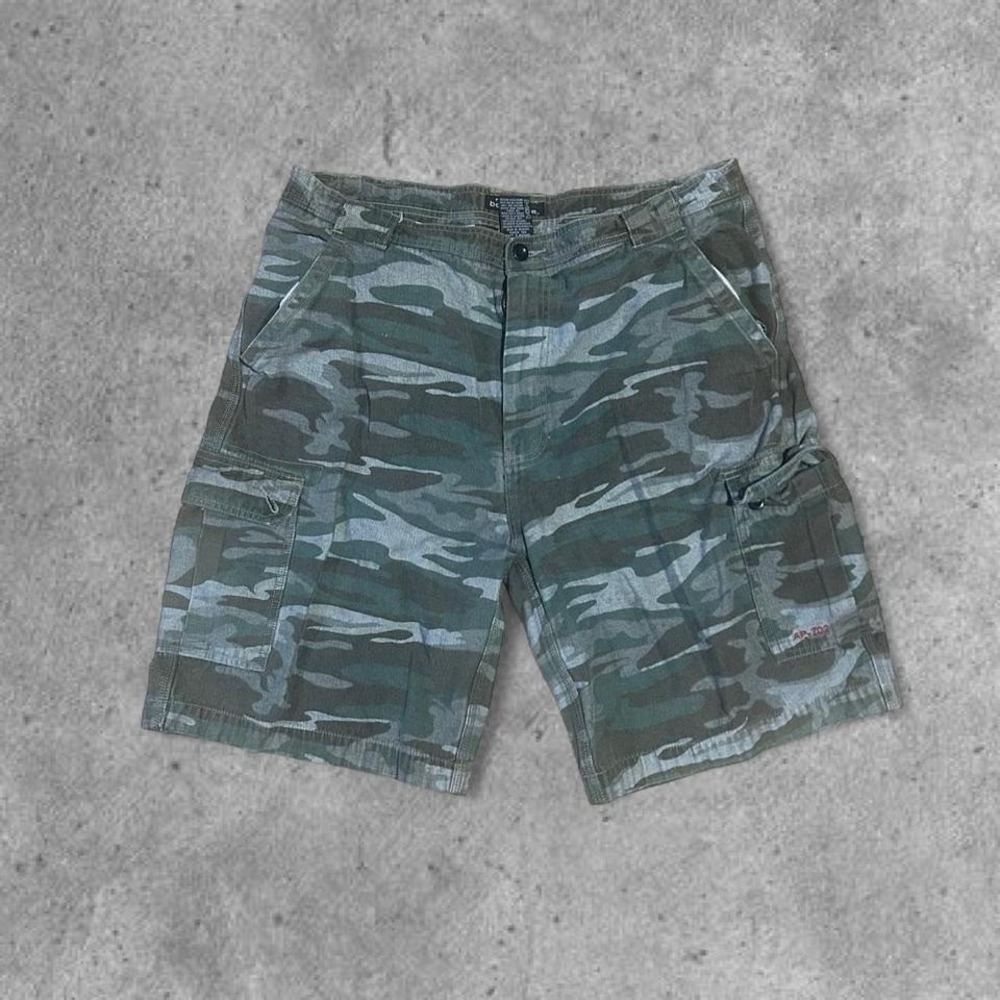 Green camo y2k wide legged cargo shorts with red embroidered accents Size 40